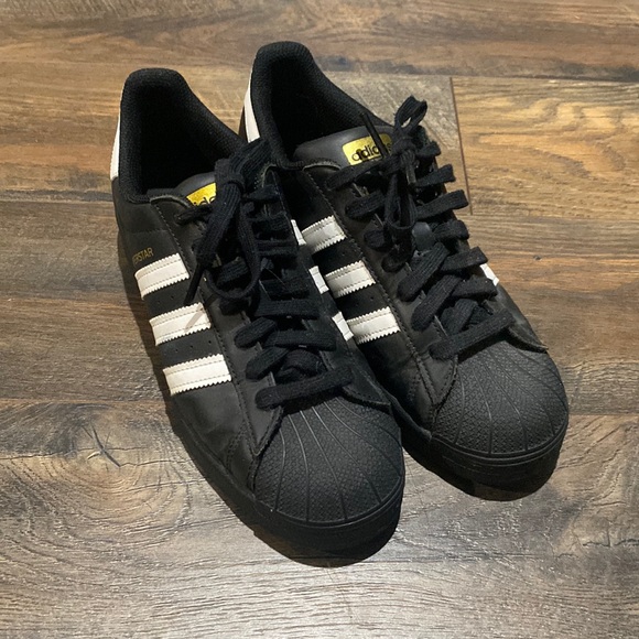 COPY - Adidas Superstars Black skater - Picture 1 of 8